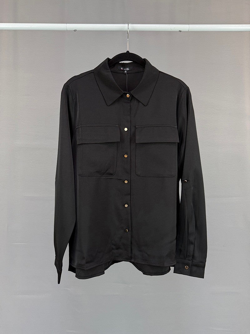 Blusa Satinada Elegante con Bolsillos de Solapa y Botones Metálicos