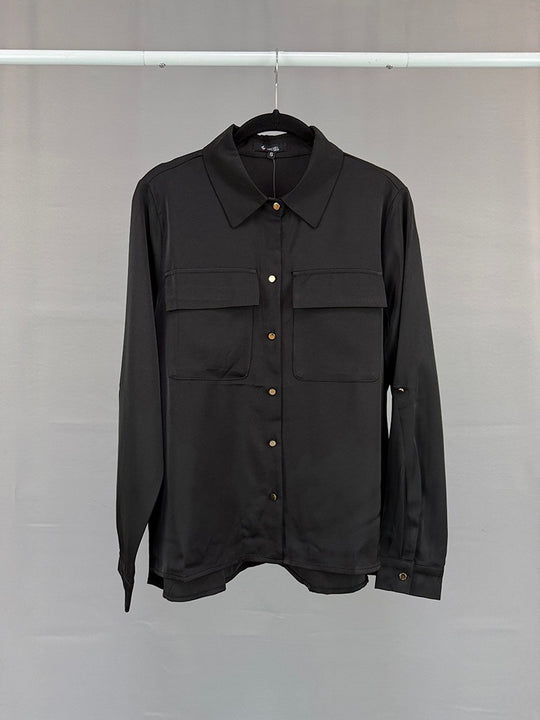 Blusa Satinada Elegante con Bolsillos de Solapa y Botones Metálicos