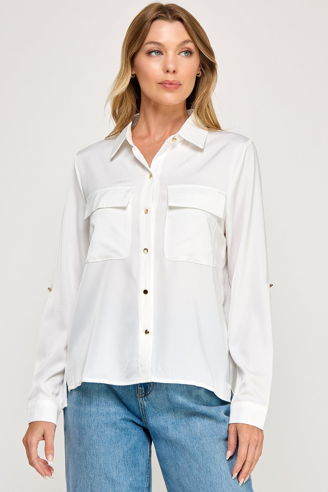 Blusa Satinada Elegante con Bolsillos de Solapa y Botones Metálicos