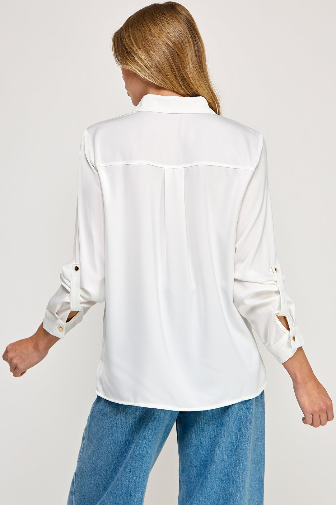 Blusa Satinada Elegante con Bolsillos de Solapa y Botones Metálicos