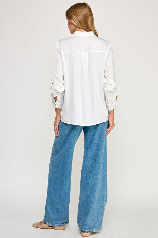 Blusa Satinada Elegante con Bolsillos de Solapa y Botones Metálicos