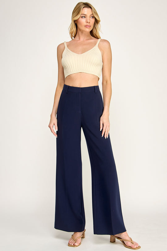 Pantalón de vestir clásico con un corte amplio y recto