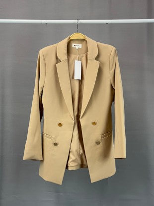 Saco tipo blazer de corte estructurado y moderno