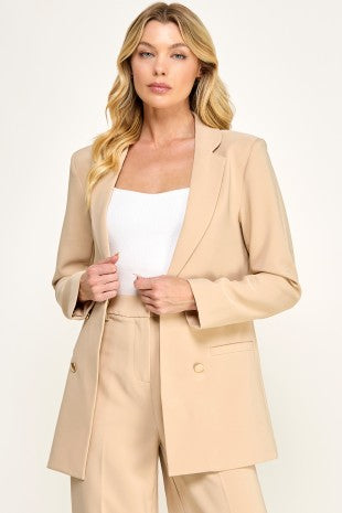 Saco tipo blazer de corte estructurado y moderno