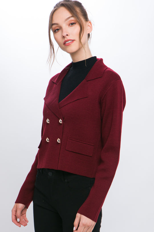 Suéter tipo blazer en tono vino es la combinación perfecta entre lo elegante y lo trendy.