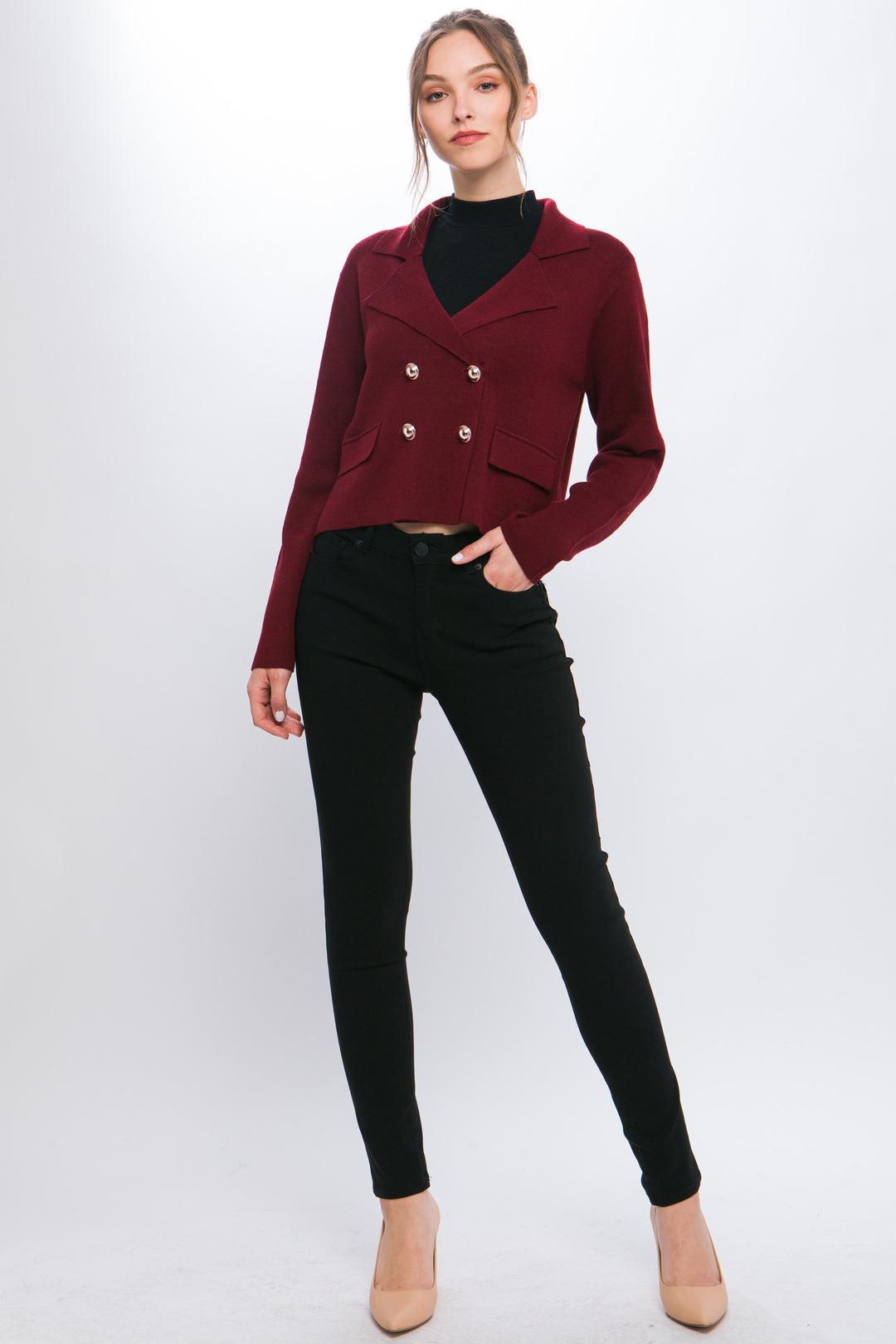 Suéter tipo blazer en tono vino es la combinación perfecta entre lo elegante y lo trendy.