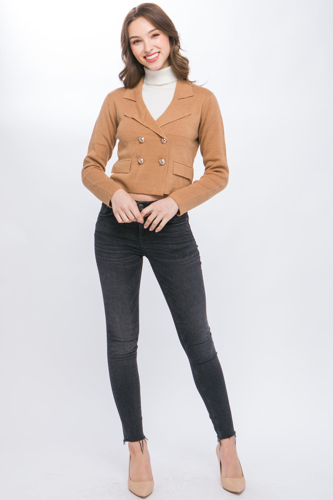Suéter tipo blazer en tono vino es la combinación perfecta entre lo elegante y lo trendy.