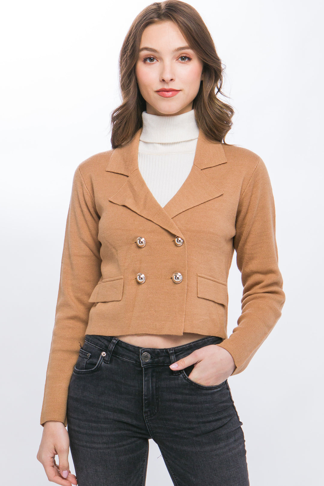 Suéter tipo blazer en tono vino es la combinación perfecta entre lo elegante y lo trendy.
