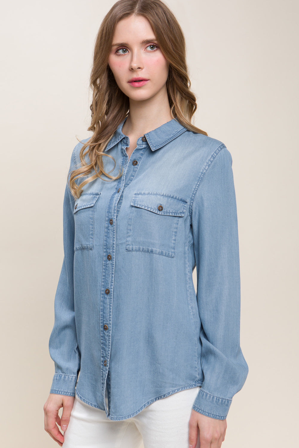 Camisa "Ivory Silk" de Tacto Suave – Elegancia Esencial con Bolsillos