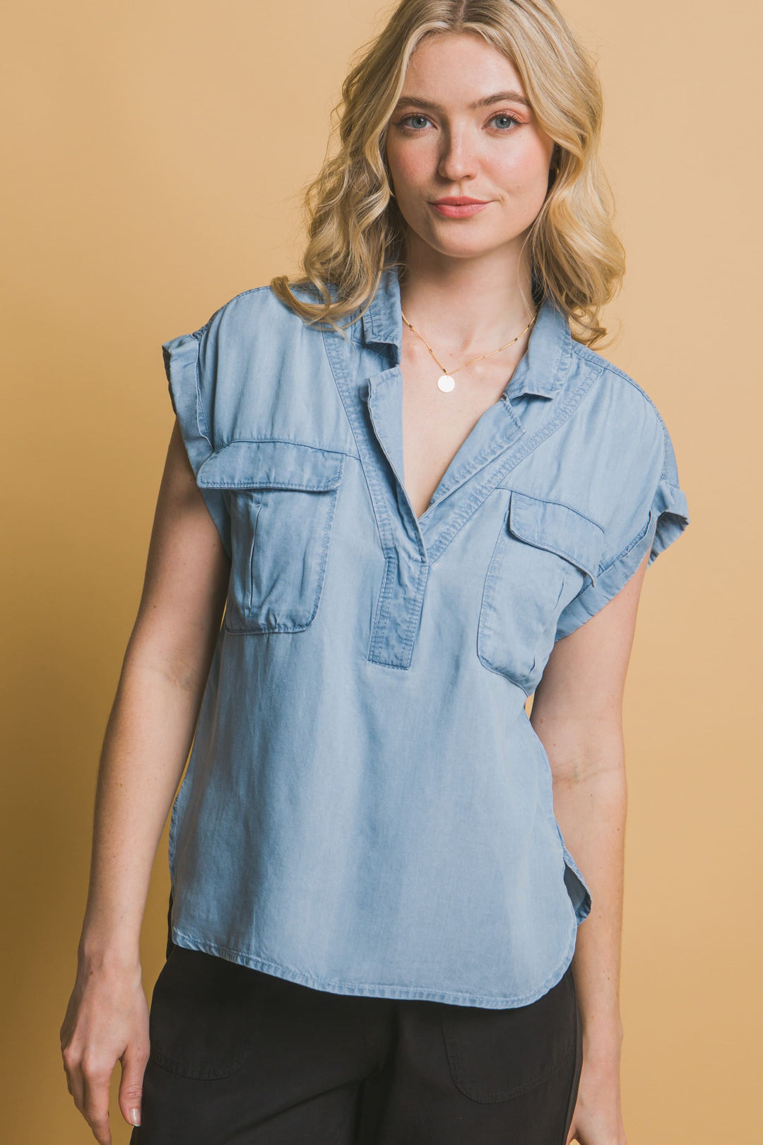 Blusa Corte V Con Dos Bolsillos