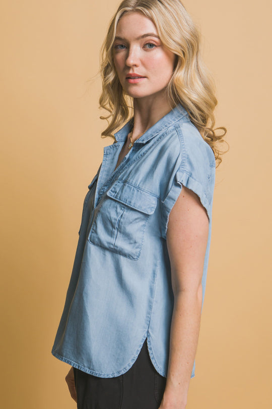 Blusa Corte V Con Dos Bolsillos