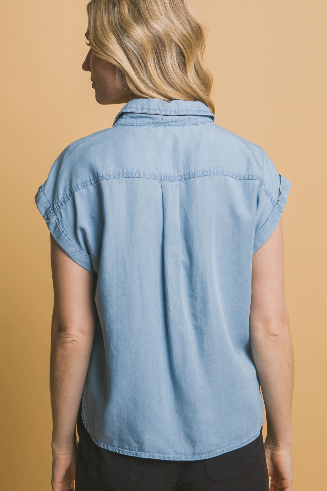 Blusa Corte V Con Dos Bolsillos