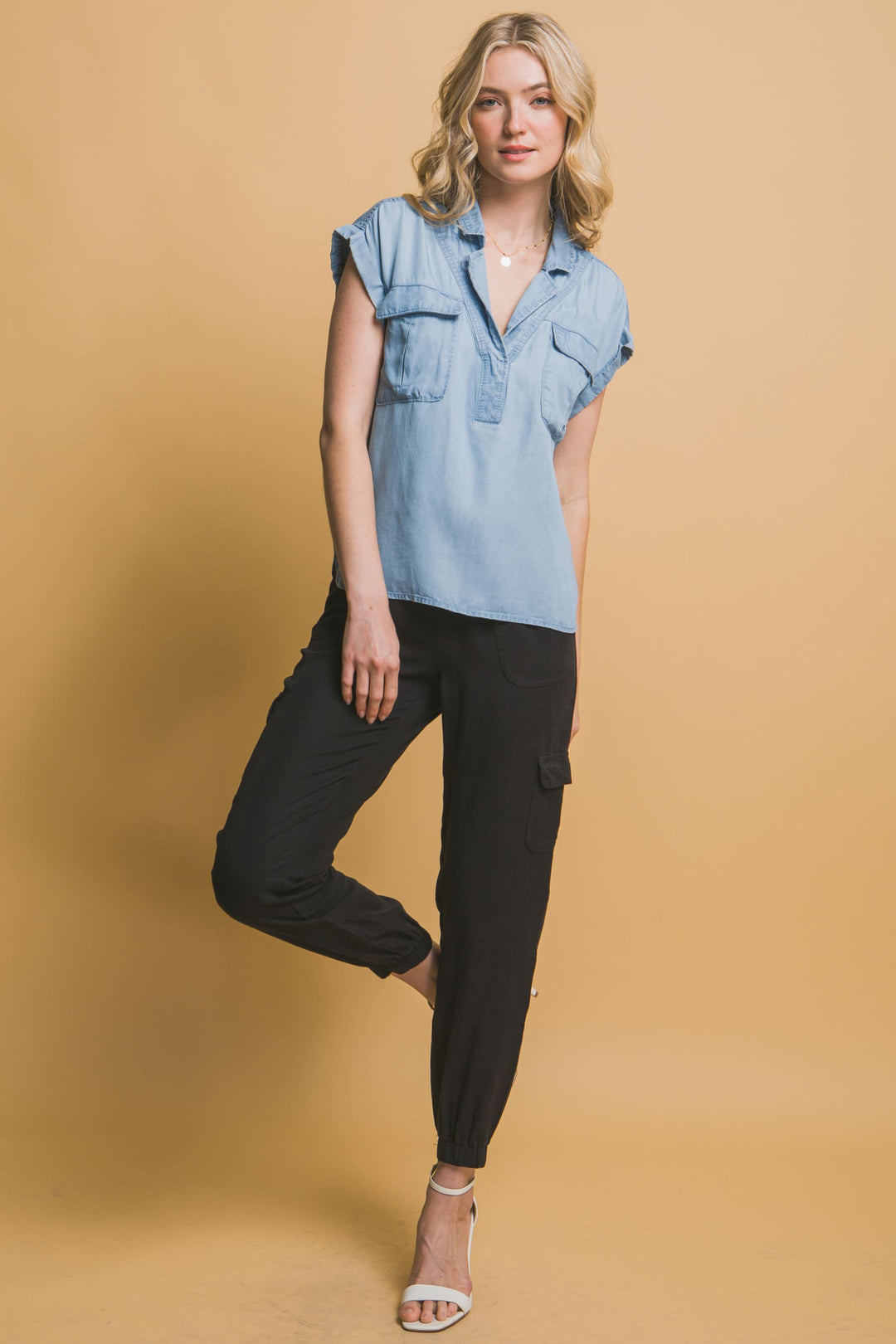 Blusa Corte V Con Dos Bolsillos