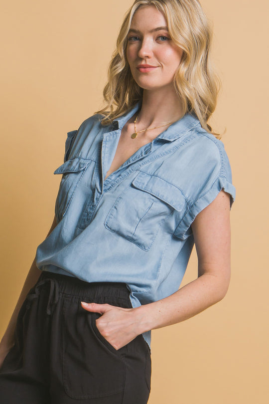 Blusa Corte V Con Dos Bolsillos