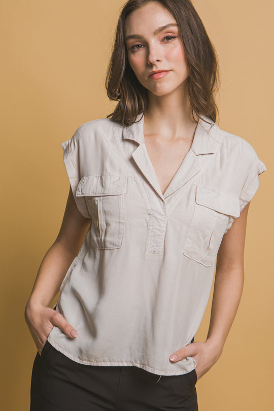 Blusa Corte V Con Dos Bolsillos