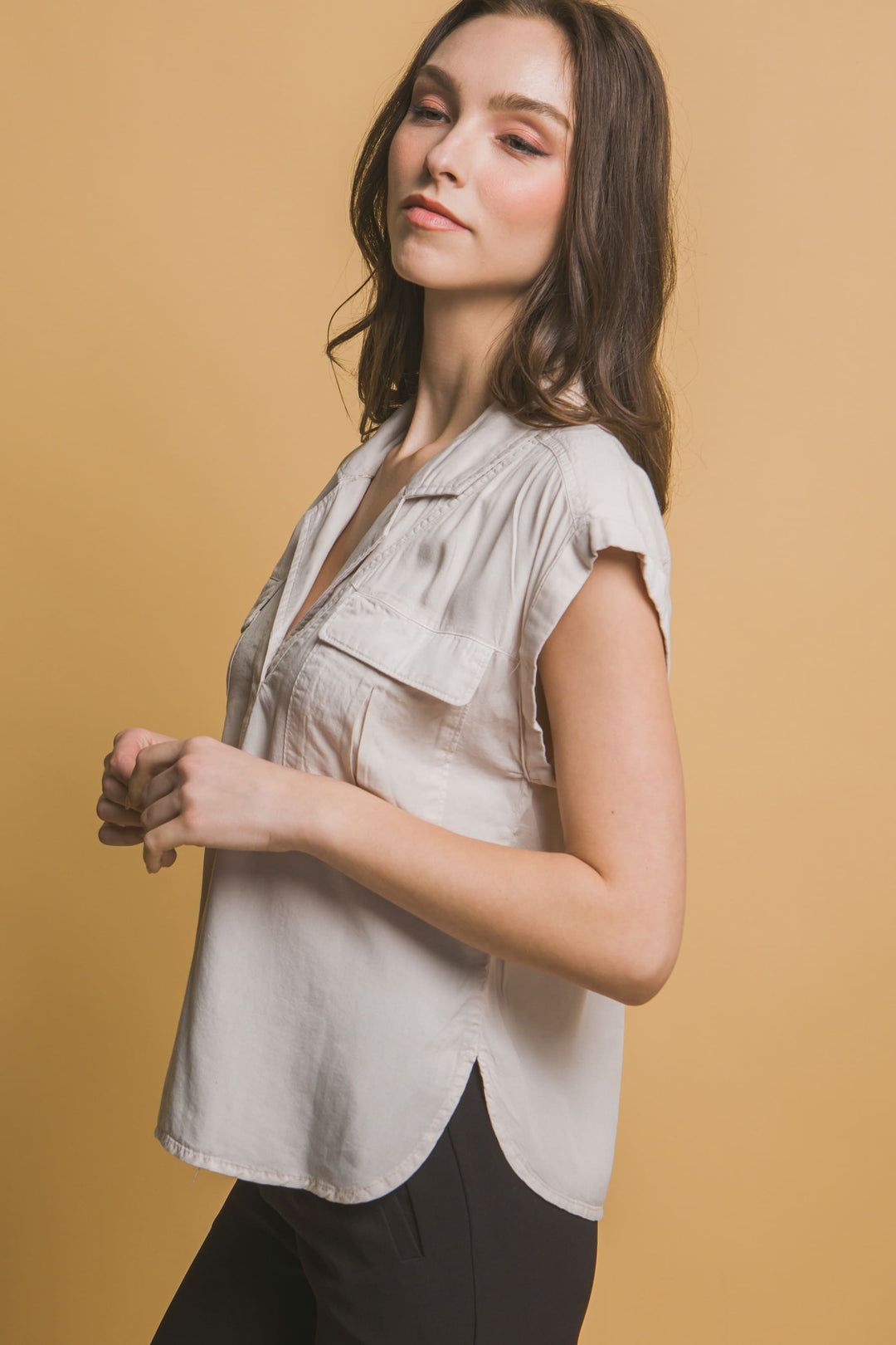 Blusa Corte V Con Dos Bolsillos