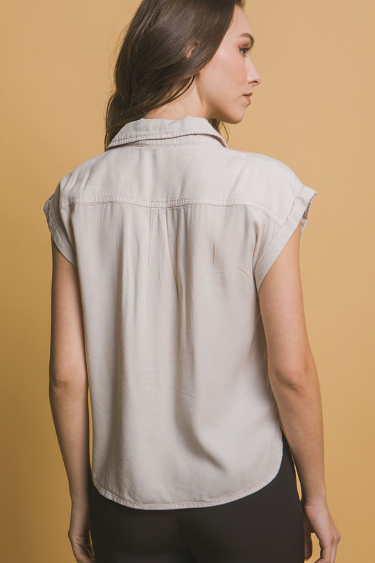 Blusa Corte V Con Dos Bolsillos