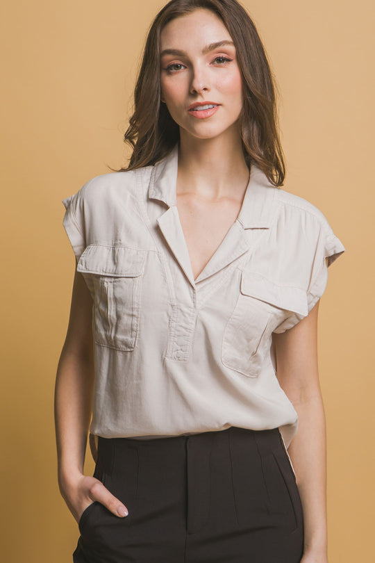 Blusa Corte V Con Dos Bolsillos