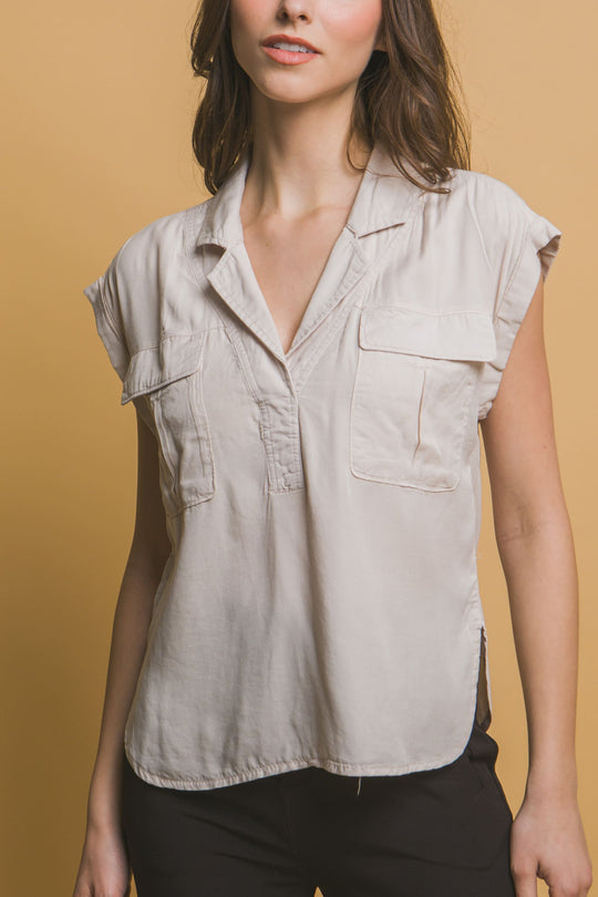 Blusa Corte V Con Dos Bolsillos