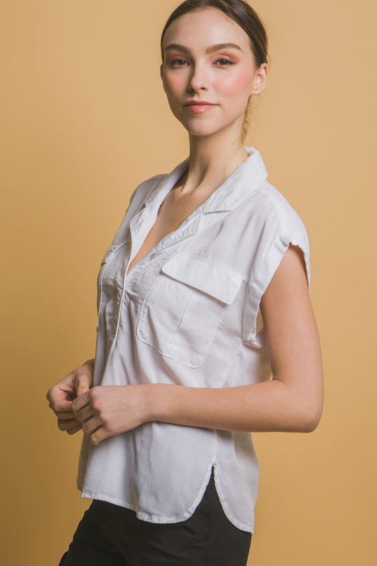 Blusa Corte V Con Dos Bolsillos