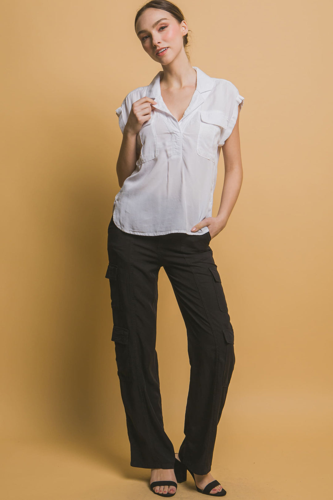 Blusa Corte V Con Dos Bolsillos