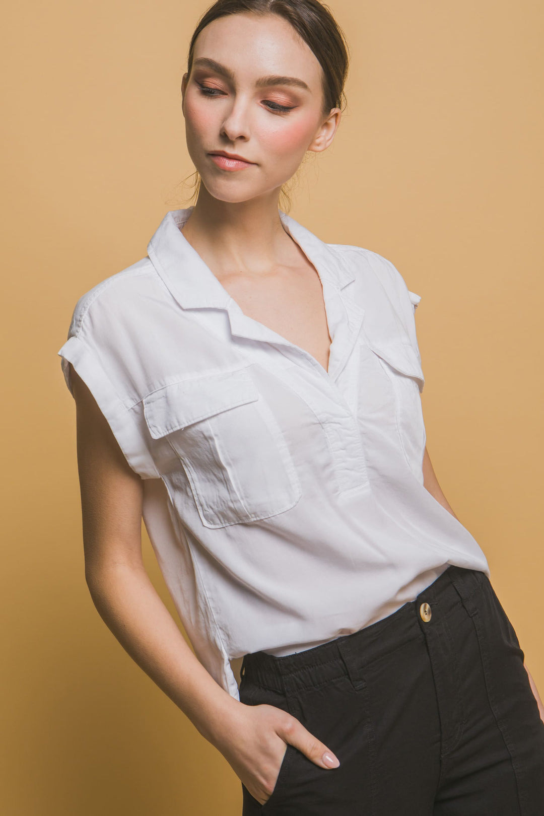 Blusa Corte V Con Dos Bolsillos