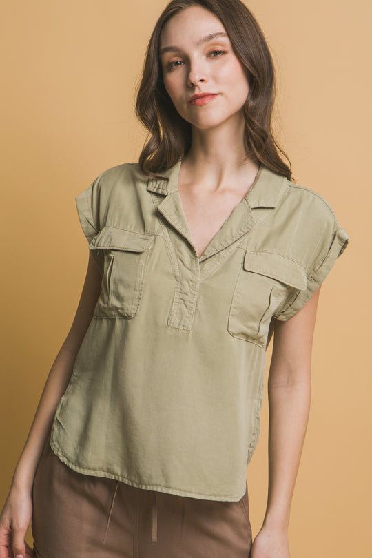 Blusa Corte V Con Dos Bolsillos