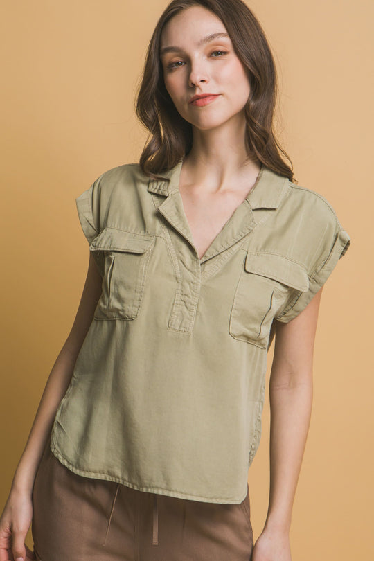 Blusa Corte V Con Dos Bolsillos