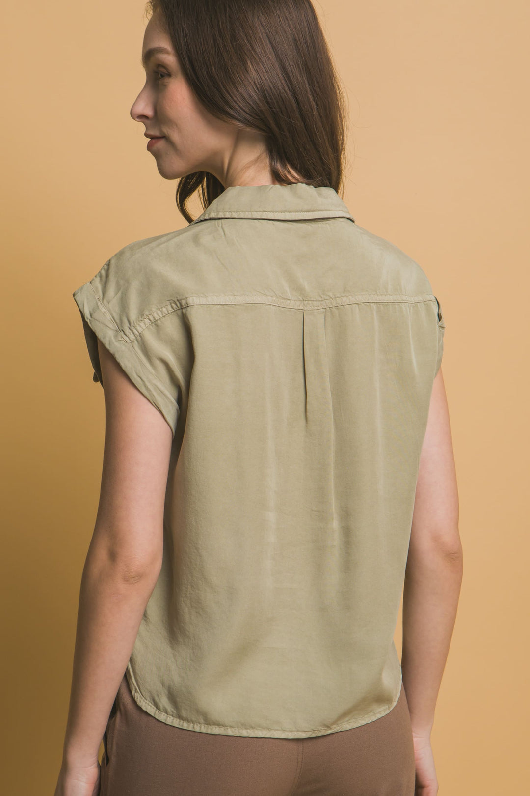 Blusa Corte V Con Dos Bolsillos