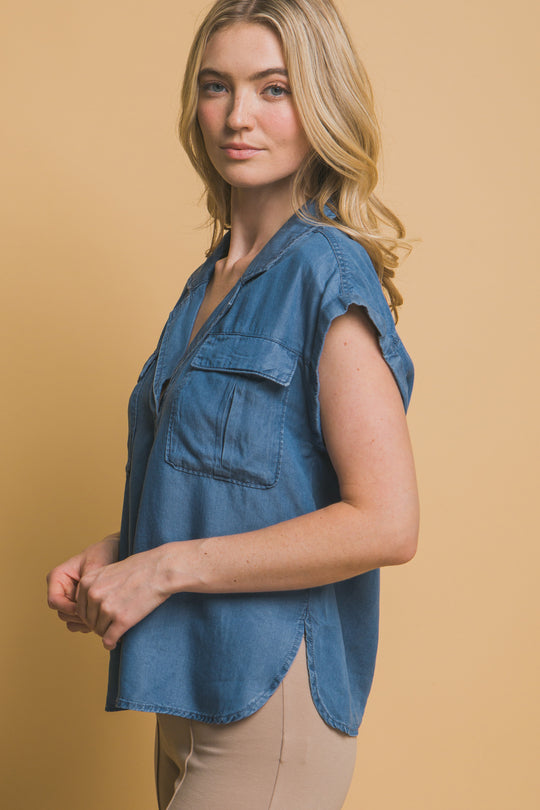 Blusa Corte V Con Dos Bolsillos