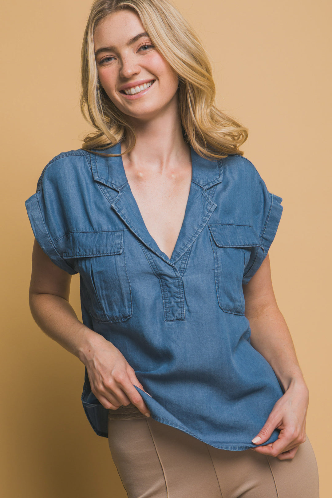 Blusa Corte V Con Dos Bolsillos