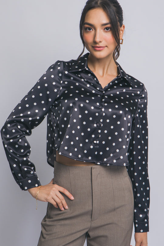 Blusa Satinada de Lunares Corte Cropped Moderno