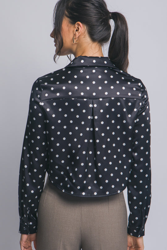 Blusa Satinada de Lunares Corte Cropped Moderno