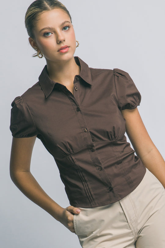 Blusa Negra Entallada de Manga Corta con Fruncido en Pecho para Mujer