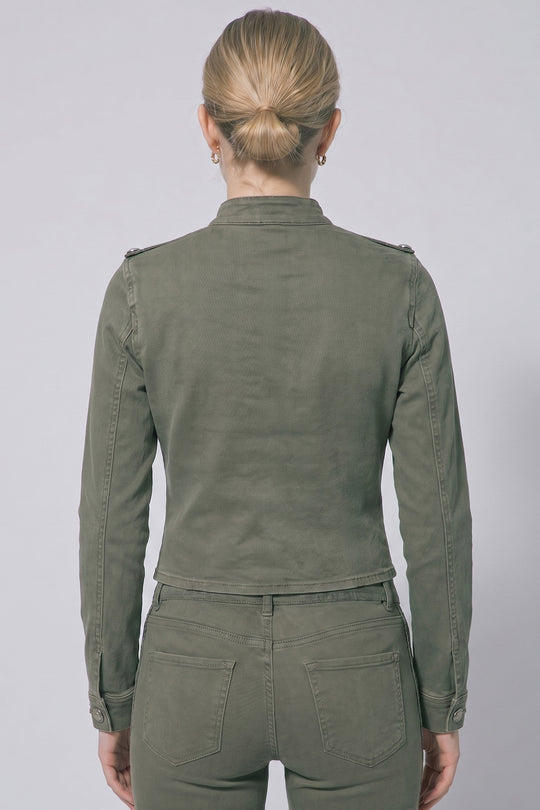 Saco / chamarra de estilo militar con corte estructurado y entallado