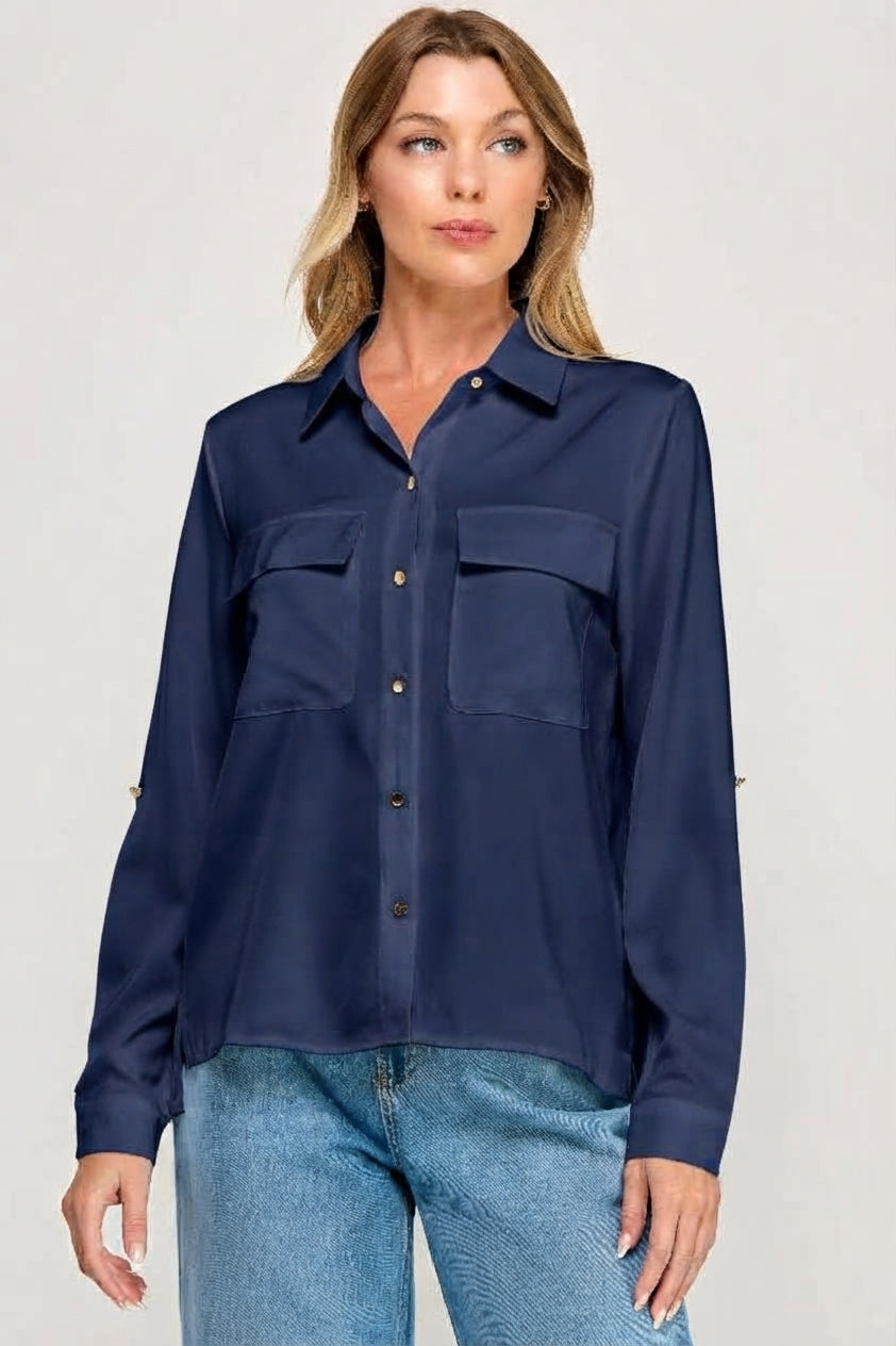 Blusa Satinada Elegante con Bolsillos de Solapa y Botones Metálicos