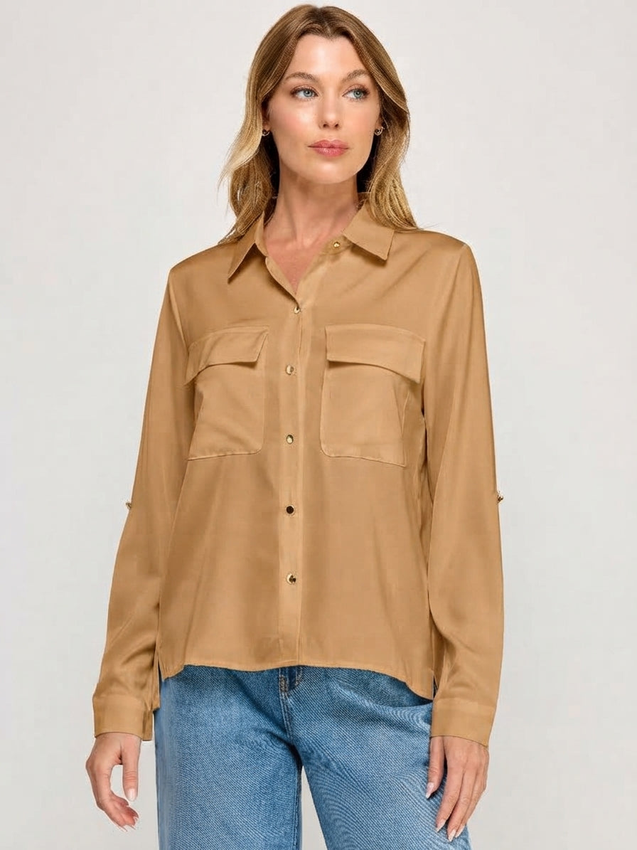 Blusa Satinada Elegante con Bolsillos de Solapa y Botones Metálicos