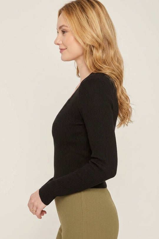 Blusa de manga larga y cuello V es la prenda perfecta para cualquier ocasión