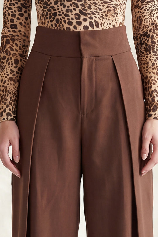 Pantalón  talle alto con diseño estructurado de pierna ancha