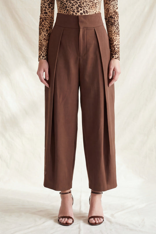Pantalón  talle alto con diseño estructurado de pierna ancha