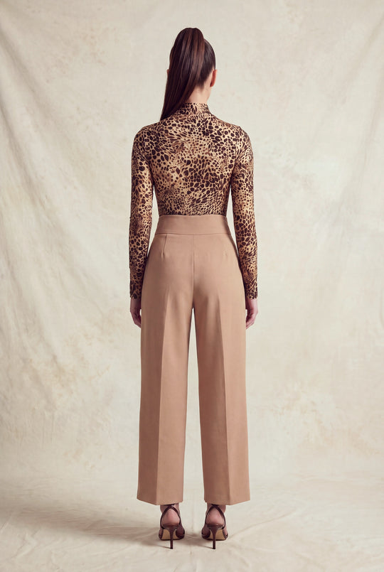 Pantalón  talle alto con diseño estructurado de pierna ancha