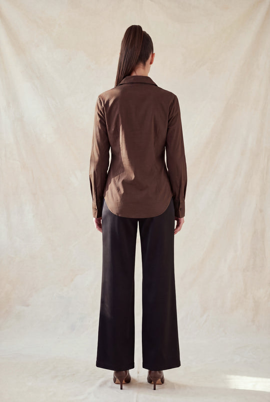 Blusa Clásica y elegante corte entallado
