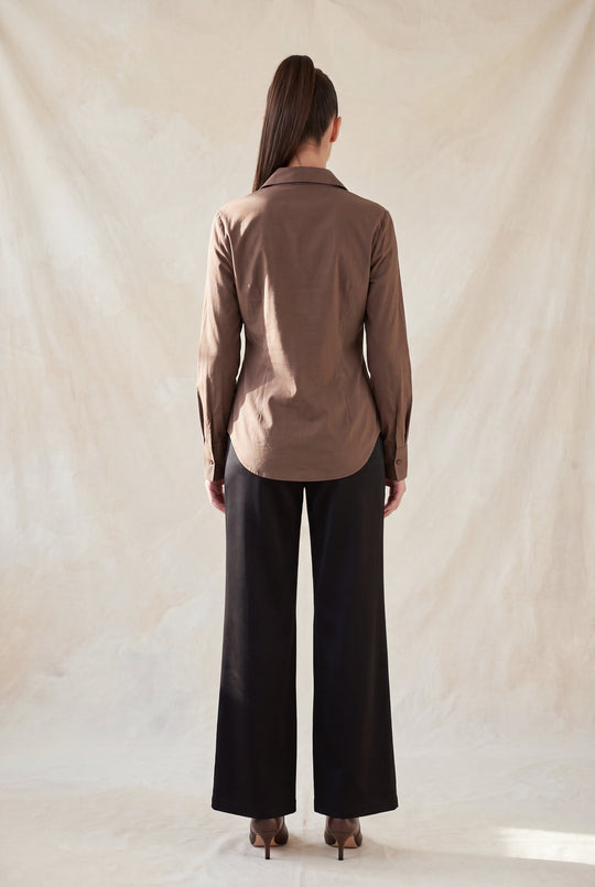 Blusa Clásica y elegante corte entallado