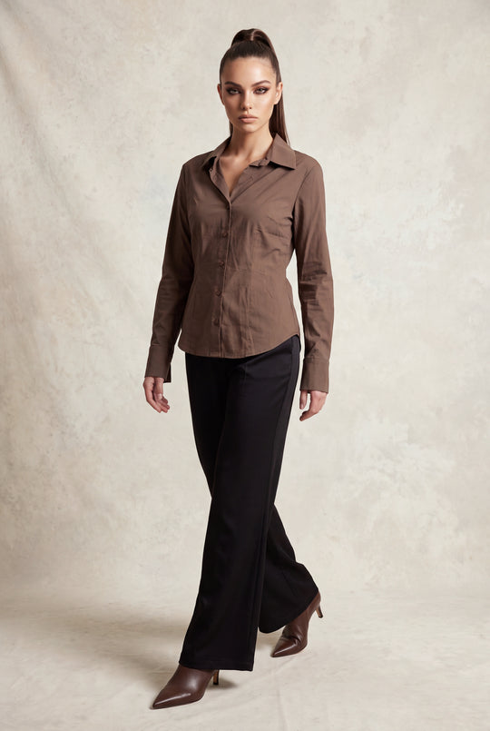 Blusa Clásica y elegante corte entallado