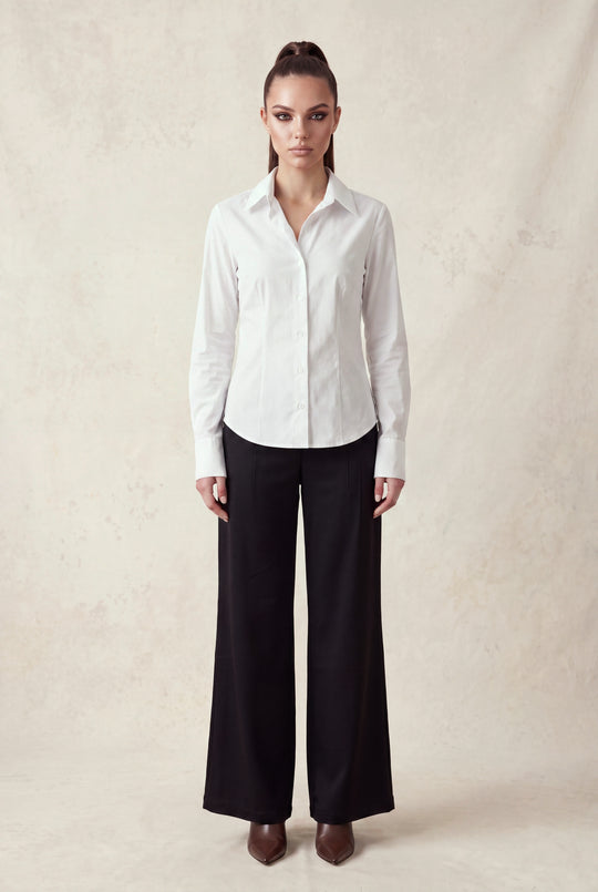 Blusa Clásica y elegante corte entallado