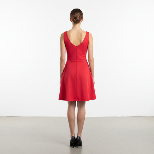 Vestido de Cóctel Corto Línea Sin Mangas con Cinturón Metálico