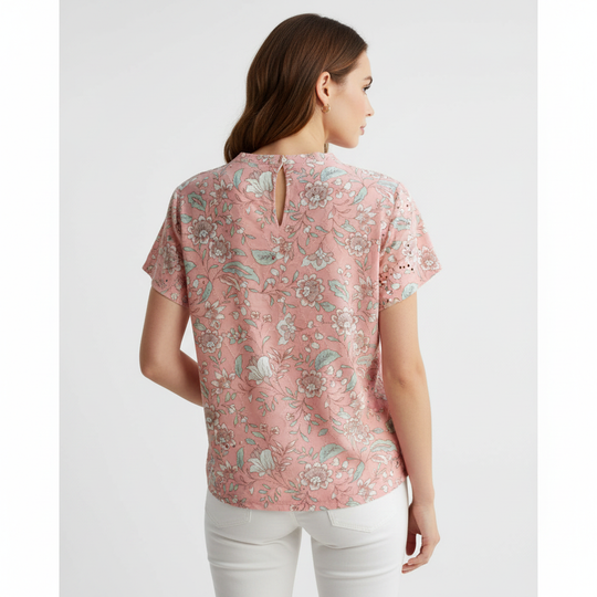 Blusa Floral con Detalles Calados