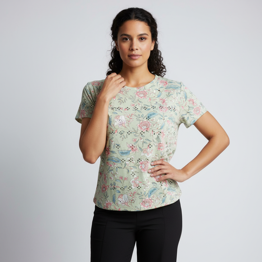 Blusa Floral con Detalles Calados