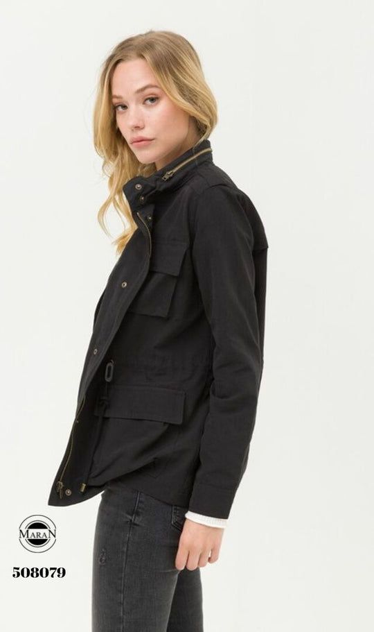 Gabardina con bolsillos