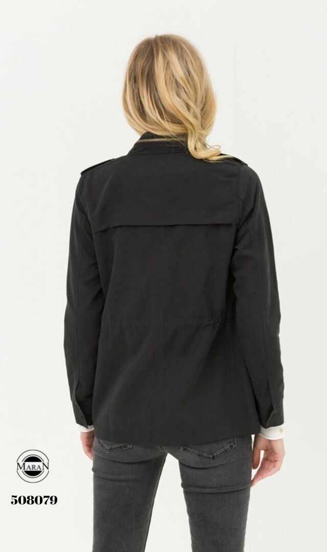 Gabardina con bolsillos